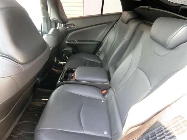 トヨタ プリウスＰＨＶ １．８ Ａ プレミアム H29年 (中国) 99