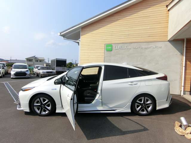 トヨタ プリウスＰＨＶ １．８ Ａ プレミアム H29年 (中国) 99