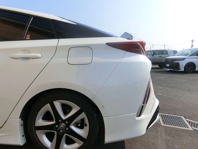 トヨタ プリウスＰＨＶ １．８ Ａ プレミアム H29年 (中国) 99