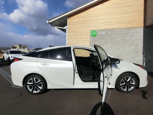 トヨタ プリウス １．８ Ｓ セーフティ プラス ツートーン H30年 (中国) 99