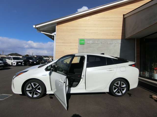 トヨタ プリウス １．８ Ｓ セーフティ プラス ツートーン H30年 (中国) 99