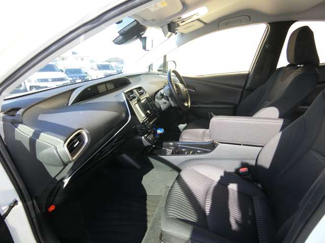 トヨタ プリウス １．８ Ｓ セーフティ プラス ツートーン H30年 (中国) 99