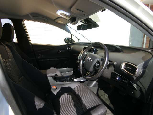 トヨタ プリウス １．８ Ｓ セーフティ プラス ツートーン H30年 (中国) 99