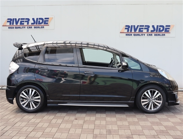 ホンダ フィット　ハイブリッド １．３ H23年 (関東) 99