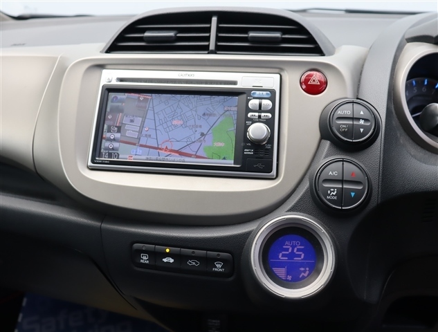 ホンダ フィット　ハイブリッド １．３ H23年 (関東) 99