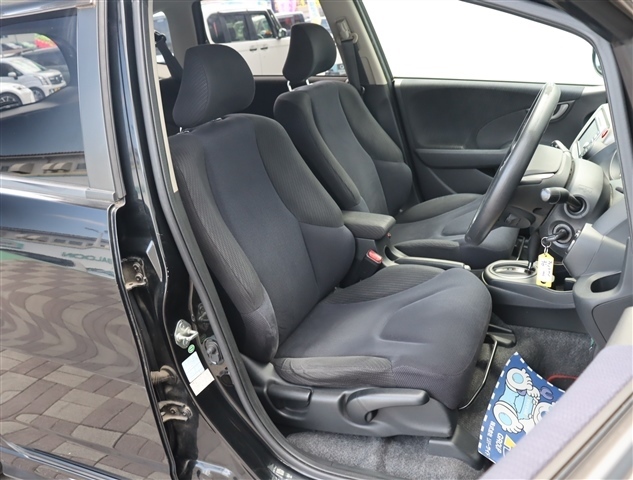 ホンダ フィット　ハイブリッド １．３ H23年 (関東) 99