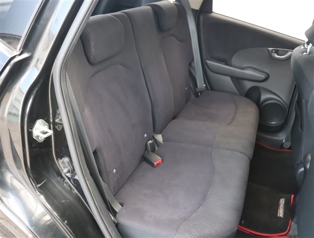 ホンダ フィット　ハイブリッド １．３ H23年 (関東) 99