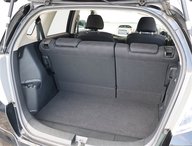 ホンダ フィット　ハイブリッド １．３ H23年 (関東) 99