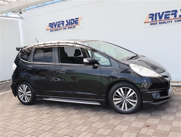 ホンダ フィット　ハイブリッド １．３ H23年 (関東) 99