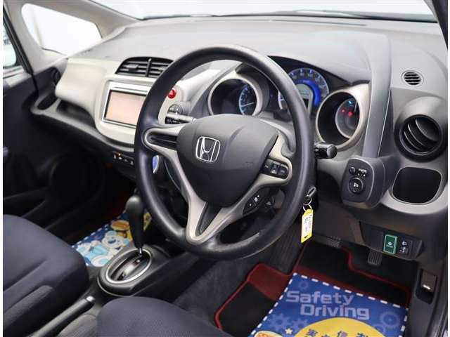 ホンダ フィット　ハイブリッド １．３ H23年 (関東) 99