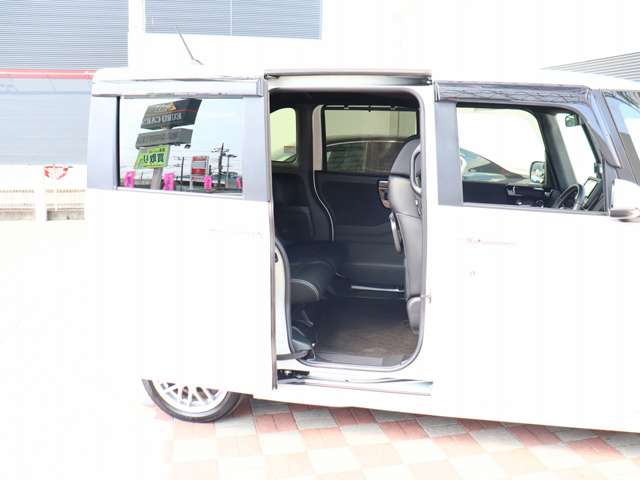 ホンダ Ｎ　ＢＯＸ カスタム ６６０ Ｌ ターボ R4年 (関東) 99