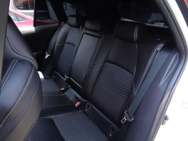 トヨタ カローラ　ツーリング　ハイブリッド １．８ ハイブリッド ＷＸＢ R3年 (中国) 99