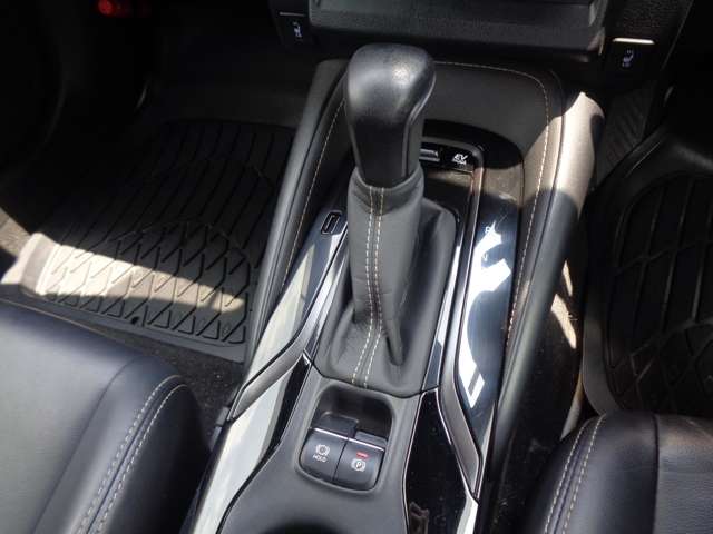 トヨタ カローラ　ツーリング　ハイブリッド １．８ ハイブリッド ＷＸＢ R3年 (中国) 99