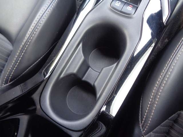 トヨタ カローラ　ツーリング　ハイブリッド １．８ ハイブリッド ＷＸＢ R3年 (中国) 99