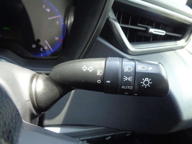 トヨタ カローラ　ツーリング　ハイブリッド １．８ ハイブリッド ＷＸＢ R3年 (中国) 99