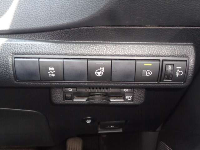 トヨタ カローラ　ツーリング　ハイブリッド １．８ ハイブリッド ＷＸＢ R3年 (中国) 99