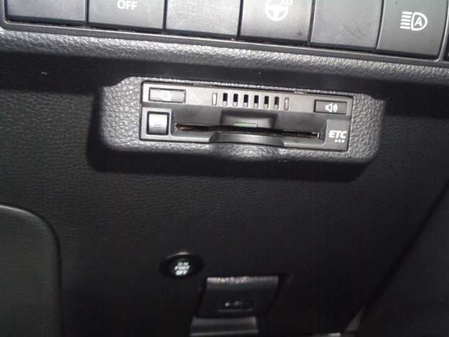 トヨタ カローラ　ツーリング　ハイブリッド １．８ ハイブリッド ＷＸＢ R3年 (中国) 99