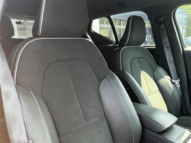 ボルボ ＸＣ４０ Ｔ４ ＡＷＤ Ｒデザイン ４ＷＤ R1年 (東北) 99