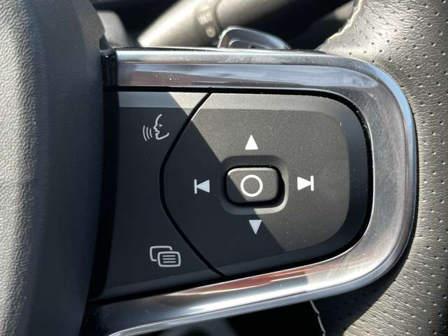 ボルボ ＸＣ４０ Ｔ４ ＡＷＤ Ｒデザイン ４ＷＤ R1年 (東北) 99