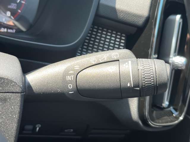 ボルボ ＸＣ４０ Ｔ４ ＡＷＤ Ｒデザイン ４ＷＤ R1年 (東北) 99