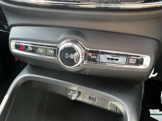ボルボ ＸＣ４０ Ｔ４ ＡＷＤ Ｒデザイン ４ＷＤ R1年 (東北) 99