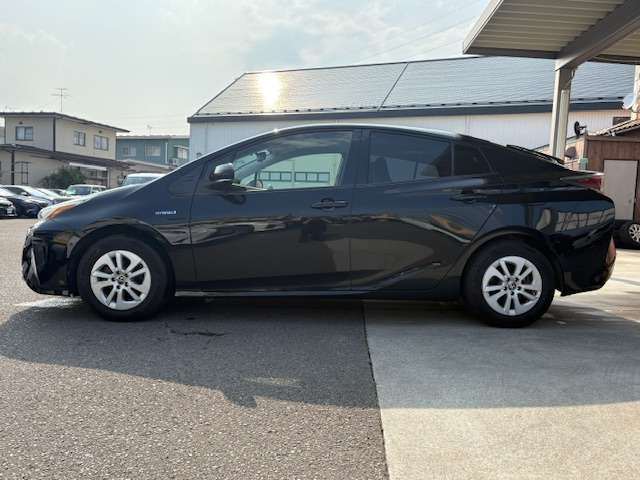 トヨタ プリウス １．８ Ｓ セーフティ プラス Ｅ－ＦＯＵＲ ４ＷＤ H30年 (東北) 99