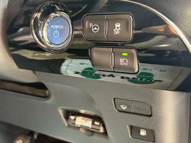 トヨタ プリウス １．８ Ｓ セーフティ プラス Ｅ－ＦＯＵＲ ４ＷＤ H30年 (東北) 99