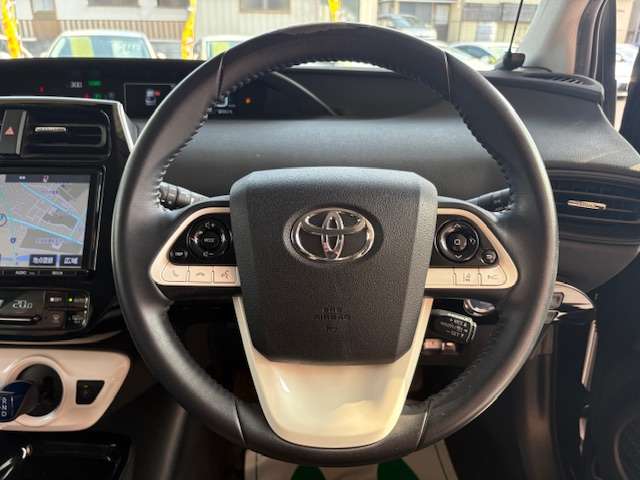 トヨタ プリウス １．８ Ｓ セーフティ プラス Ｅ－ＦＯＵＲ ４ＷＤ H30年 (東北) 99