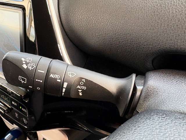 トヨタ プリウス １．８ Ｓ セーフティ プラス Ｅ－ＦＯＵＲ ４ＷＤ H30年 (東北) 99