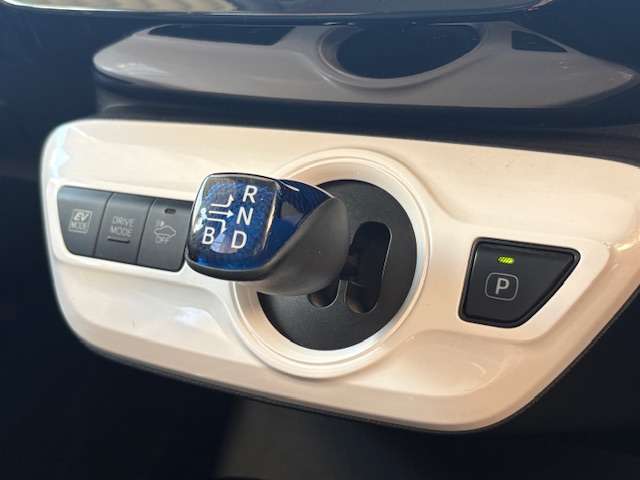 トヨタ プリウス １．８ Ｓ セーフティ プラス Ｅ－ＦＯＵＲ ４ＷＤ H30年 (東北) 99