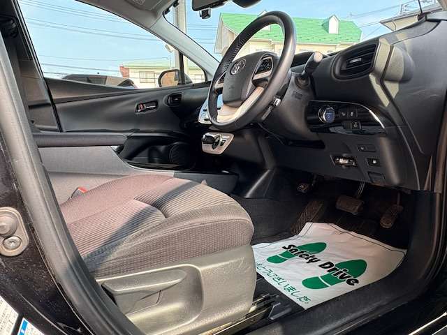 トヨタ プリウス １．８ Ｓ セーフティ プラス Ｅ－ＦＯＵＲ ４ＷＤ H30年 (東北) 99