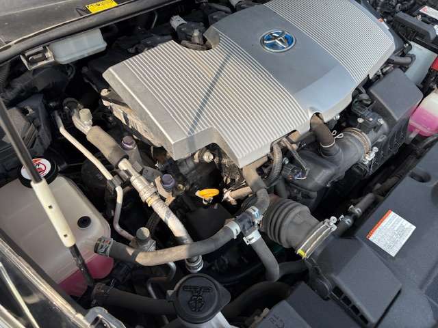 トヨタ プリウス １．８ Ｓ セーフティ プラス Ｅ－ＦＯＵＲ ４ＷＤ H30年 (東北) 99