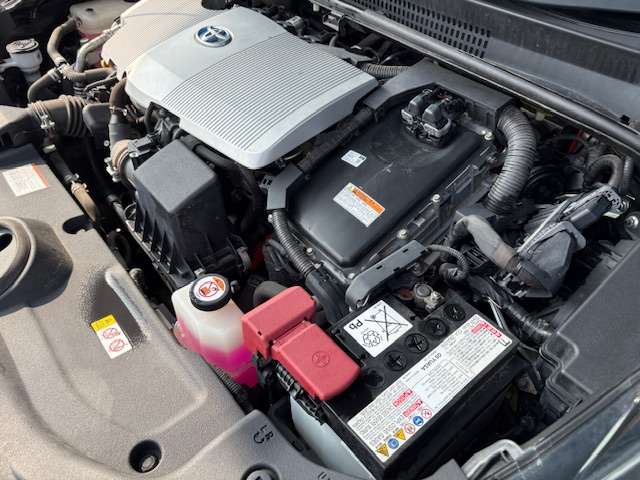 トヨタ プリウス １．８ Ｓ セーフティ プラス Ｅ－ＦＯＵＲ ４ＷＤ H30年 (東北) 99