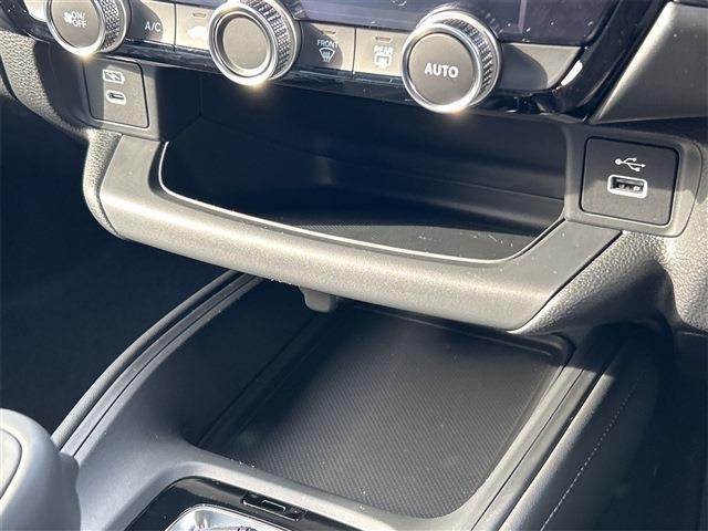 ホンダ ヴェゼル １．５ Ｅ：ＨＥＶ Ｘ R6年 (東海) 99