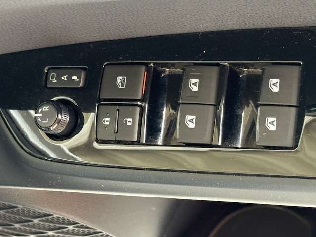 トヨタ プリウス １．８ Ｓ Ｅ－ＦＯＵＲ ４ＷＤ H28年 (東北) 99