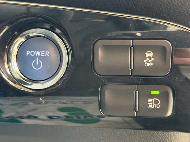 トヨタ プリウス １．８ Ｓ Ｅ－ＦＯＵＲ ４ＷＤ H28年 (東北) 99