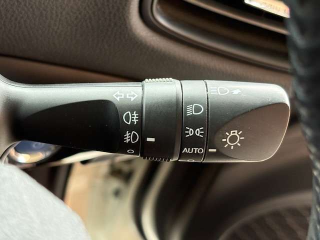 トヨタ プリウス １．８ Ｓ Ｅ－ＦＯＵＲ ４ＷＤ H28年 (東北) 99