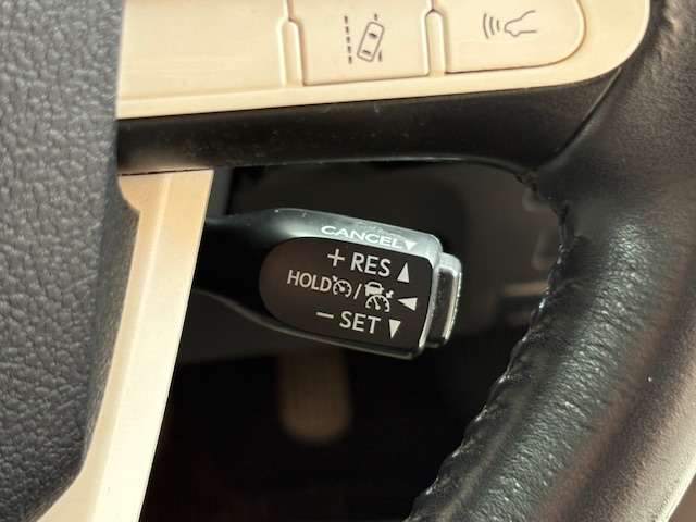 トヨタ プリウス １．８ Ｓ Ｅ－ＦＯＵＲ ４ＷＤ H28年 (東北) 99