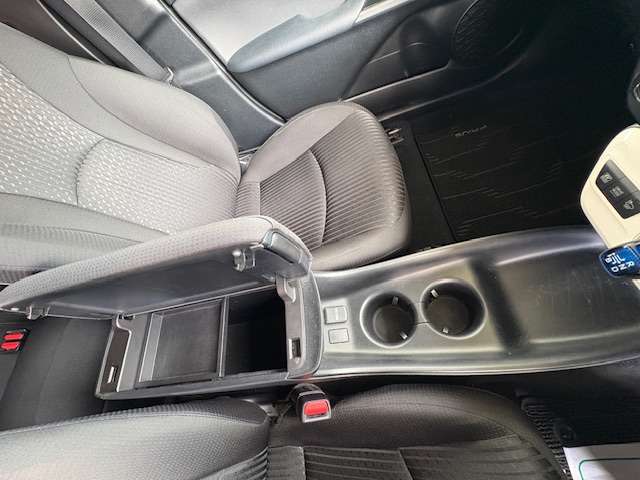 トヨタ プリウス １．８ Ｓ Ｅ－ＦＯＵＲ ４ＷＤ H28年 (東北) 99