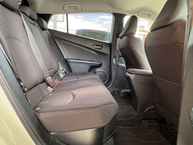 トヨタ プリウス １．８ Ｓ Ｅ－ＦＯＵＲ ４ＷＤ H28年 (東北) 99