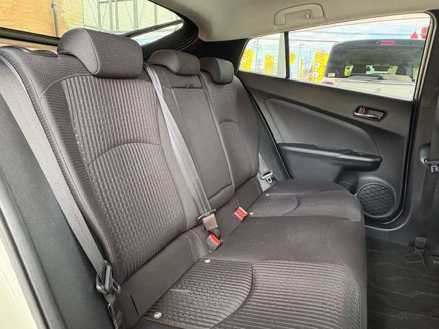 トヨタ プリウス １．８ Ｓ Ｅ－ＦＯＵＲ ４ＷＤ H28年 (東北) 99