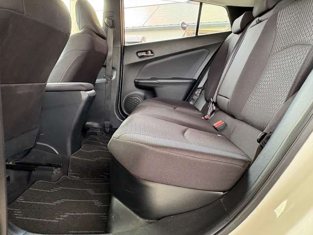 トヨタ プリウス １．８ Ｓ Ｅ－ＦＯＵＲ ４ＷＤ H28年 (東北) 99