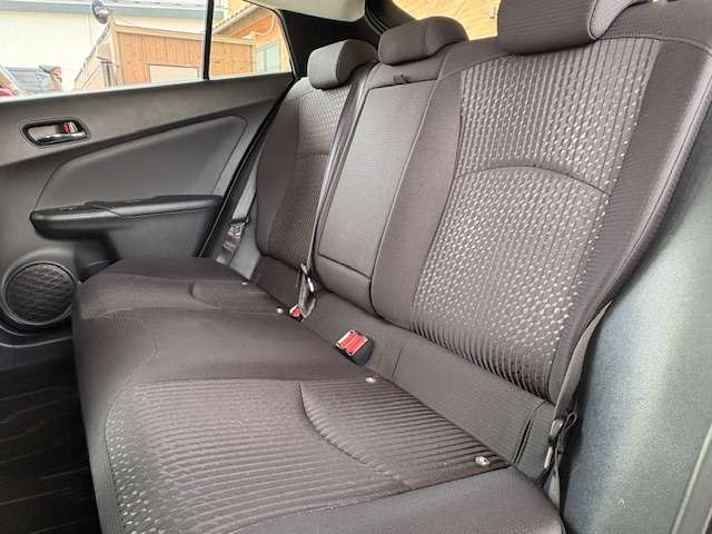 トヨタ プリウス １．８ Ｓ Ｅ－ＦＯＵＲ ４ＷＤ H28年 (東北) 99