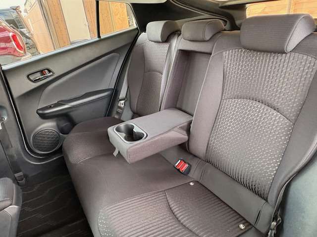 トヨタ プリウス １．８ Ｓ Ｅ－ＦＯＵＲ ４ＷＤ H28年 (東北) 99