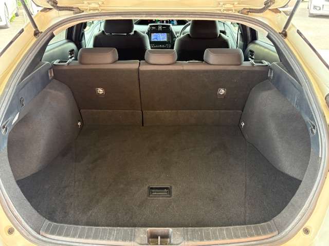 トヨタ プリウス １．８ Ｓ Ｅ－ＦＯＵＲ ４ＷＤ H28年 (東北) 99