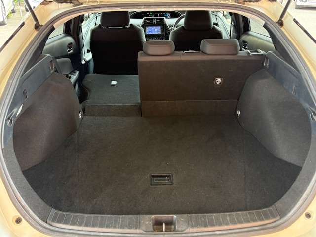 トヨタ プリウス １．８ Ｓ Ｅ－ＦＯＵＲ ４ＷＤ H28年 (東北) 99