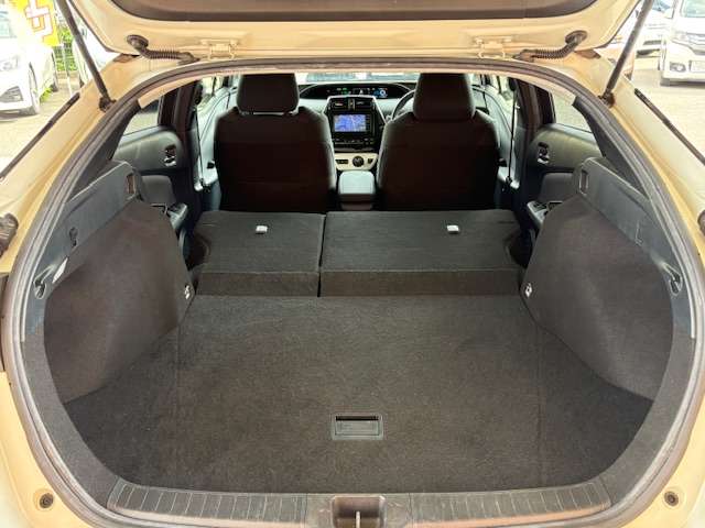 トヨタ プリウス １．８ Ｓ Ｅ－ＦＯＵＲ ４ＷＤ H28年 (東北) 99