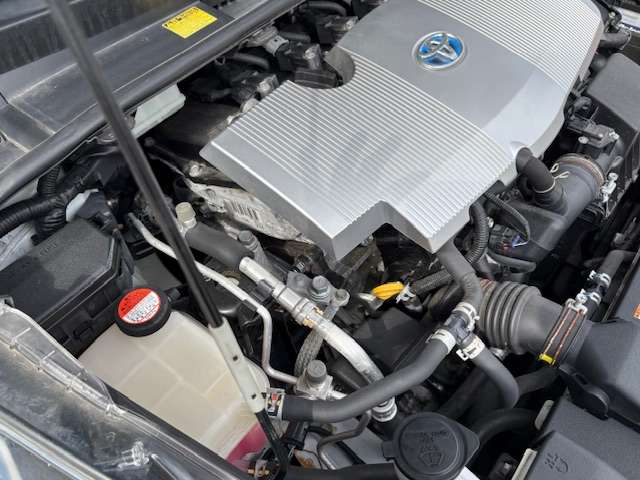 トヨタ プリウス １．８ Ｓ Ｅ－ＦＯＵＲ ４ＷＤ H28年 (東北) 99