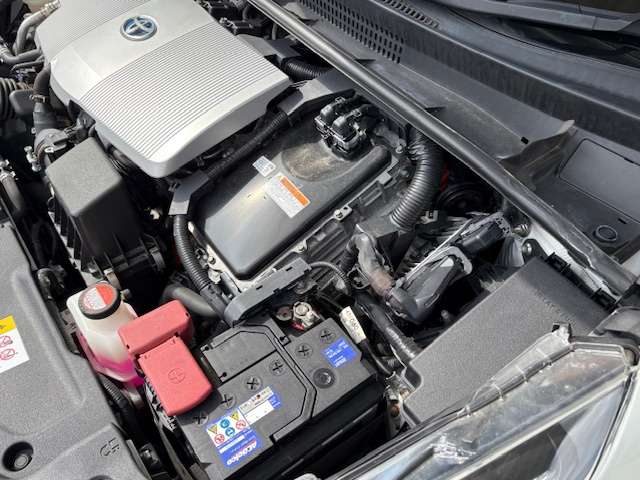 トヨタ プリウス １．８ Ｓ Ｅ－ＦＯＵＲ ４ＷＤ H28年 (東北) 99