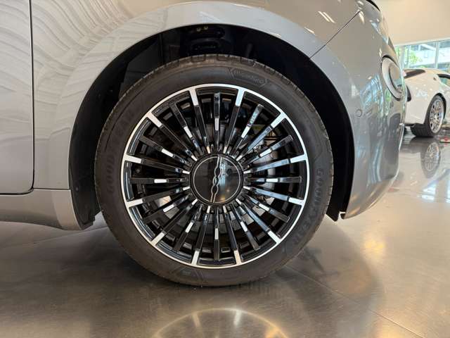 フィアット ５００ｅ ベースモデル R4年 (関東) 99